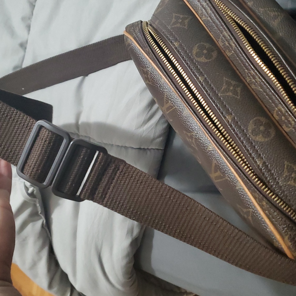 Authentic Louis Vuitton Reporter - Picture 7 of 11
